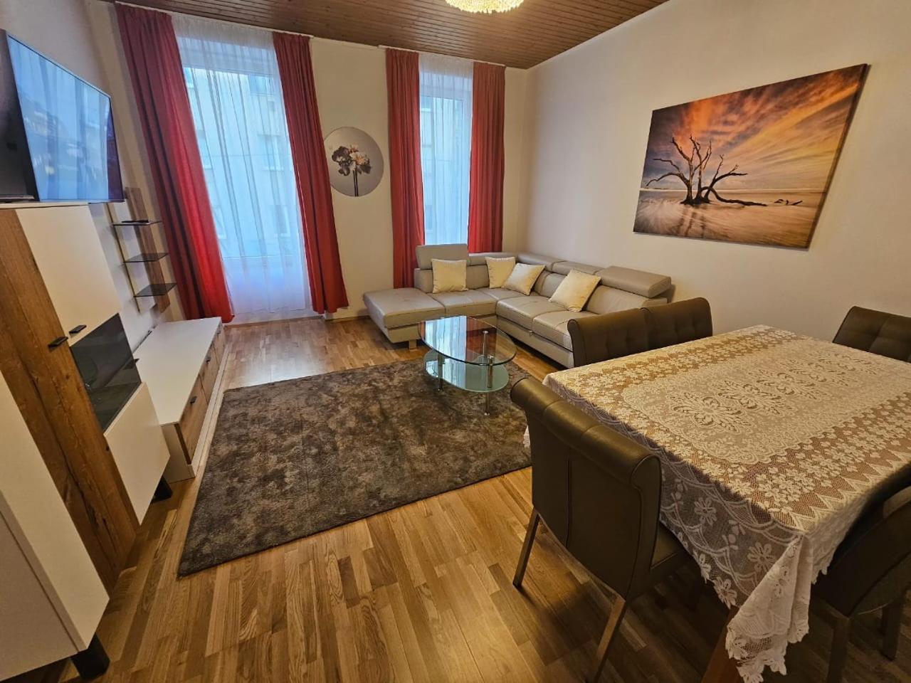 Mozart Apartments Wina Bagian luar foto